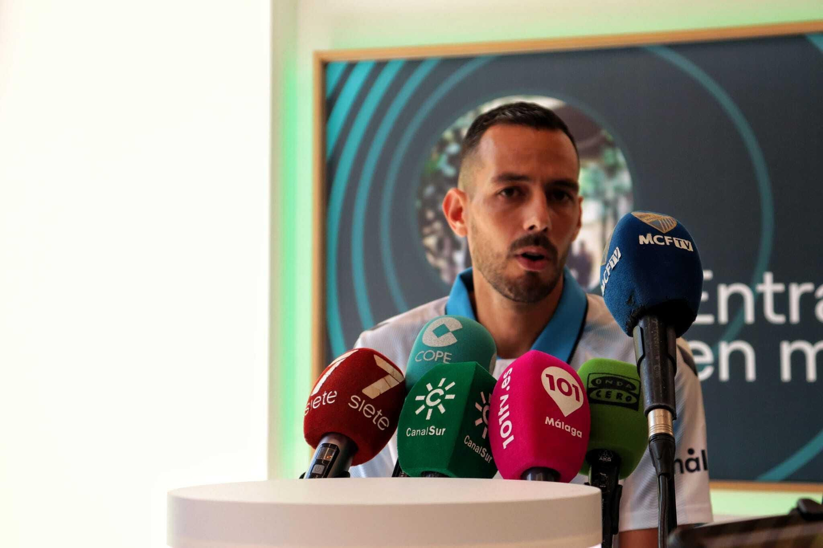 La presentación de Manu Molina como nuevo jugador del Málaga CF La presentación de Manu Molina como nuevo jugador del Málaga CF