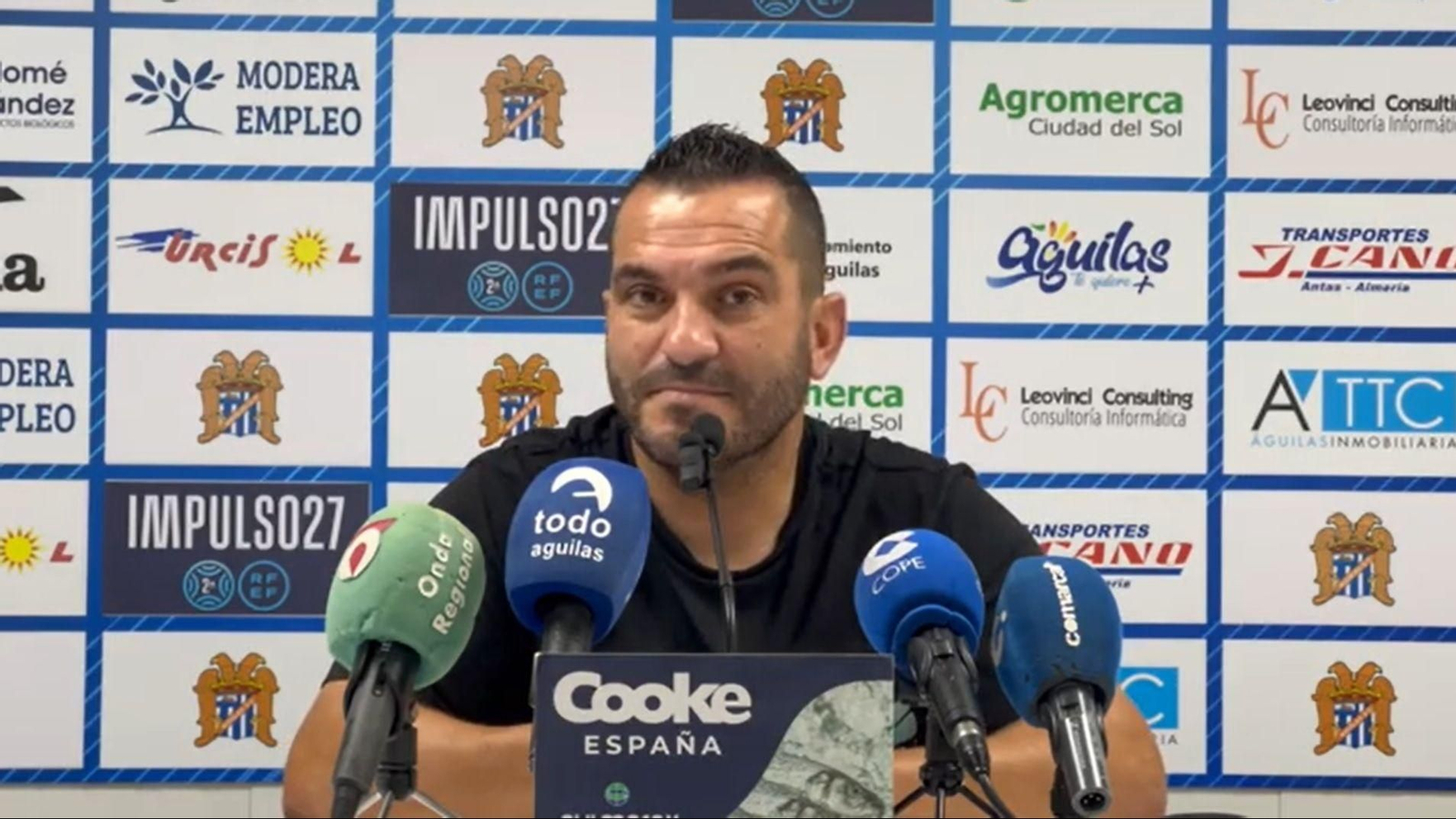 Adrián Hernández, técnico del Águilas, cree que la tabla no refleja el potencial del Xerez DFC.