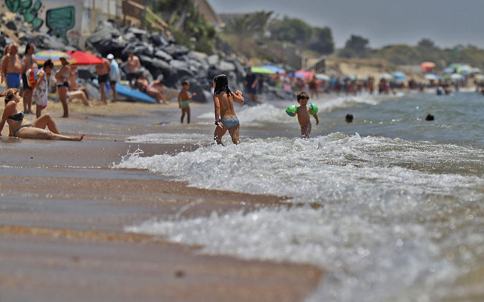 Ambiente en las playas de Huelva en el domingo 2 de julio