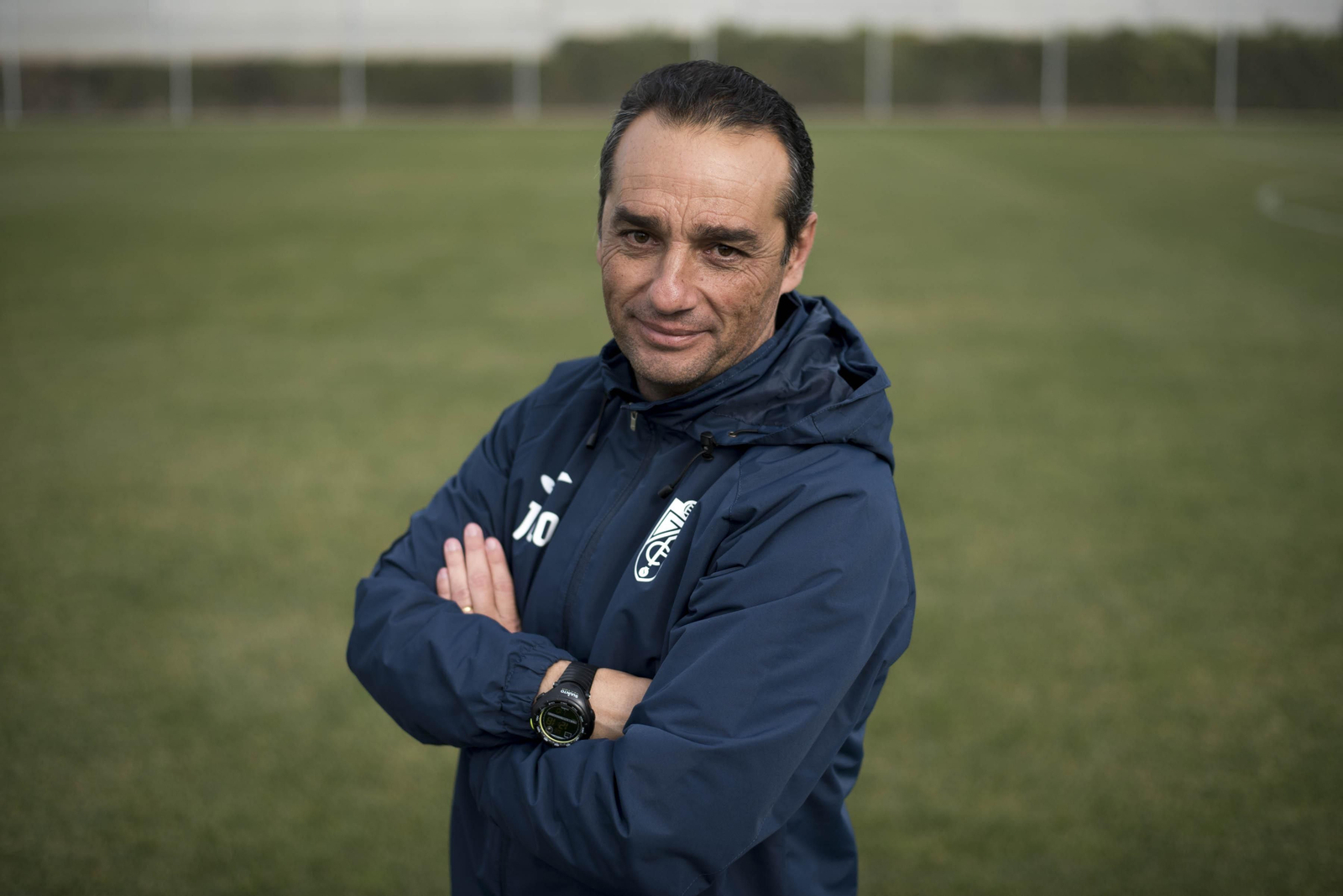 Varios jugadores entrenan detrás de la figura de José Luis Oltra.