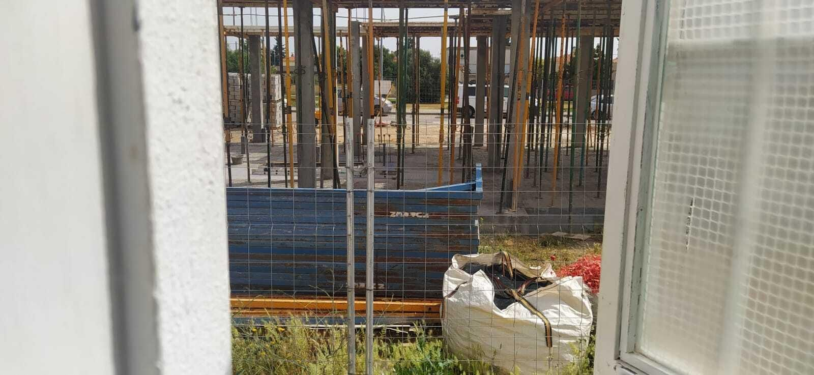 Vistas de los vecinos, desde la parte trasera de sus viviendas.