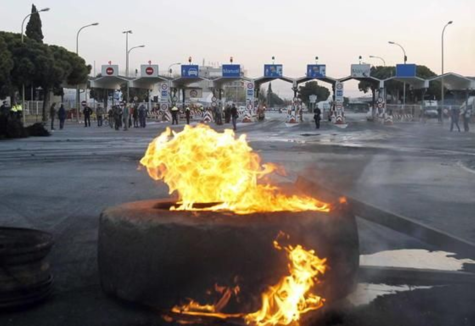 Jornada de la huelga general en Barcelona.

Foto: EFE