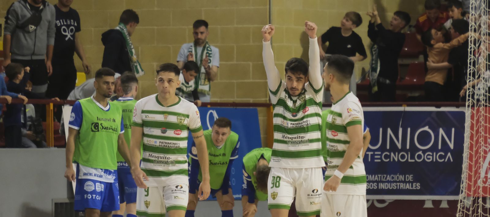 Lucas Perin celebra su tanto al Manzanares.