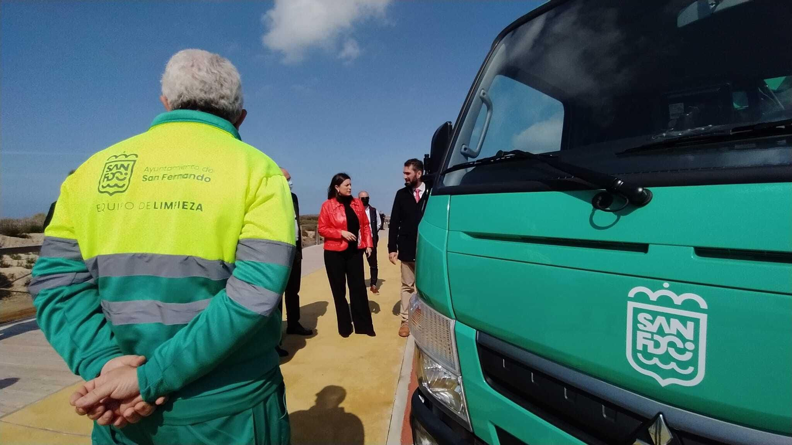 Presentada la nueva flota de vehículos de los servicios de limpieza en San Fernando