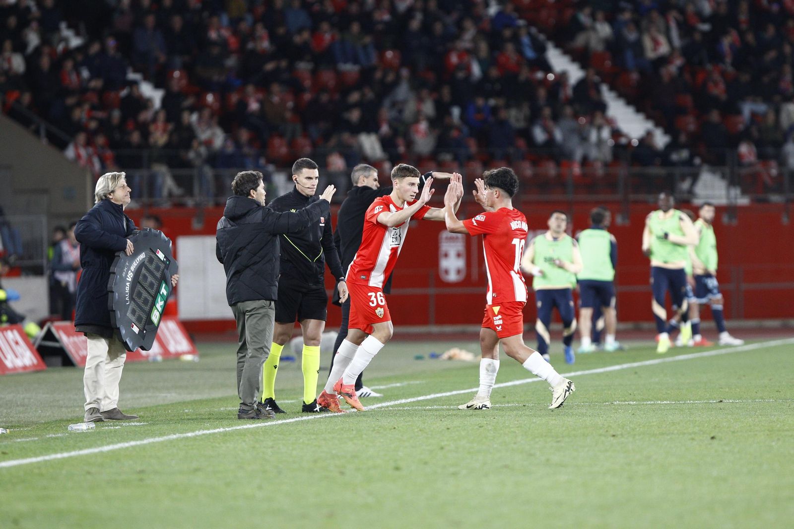 La U.D. Almería empata a uno contra el Cádiz y es campeón de invierno, en imágenes