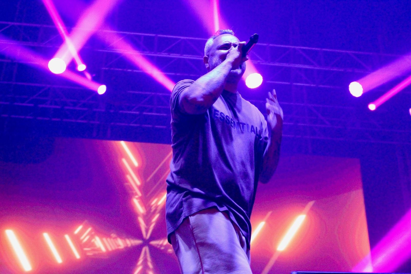 Más de 20.000 personas para asistir a su concierto en los aparcamientos del Teatro Multiusos de Huércal