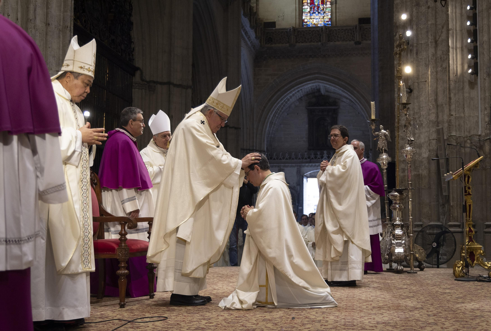 La ordenación episcopal de los dos nuevos obispos auxiliares de Sevilla, Teodoro León y Ramón Valdivia