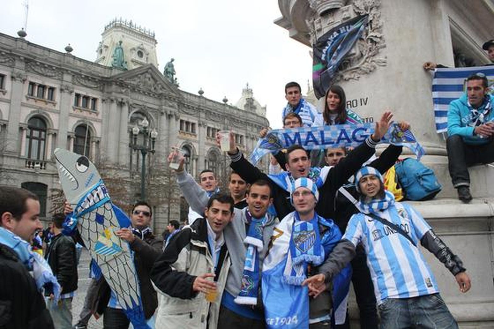 Malaguistas en la plaza de la Libertad

Foto: J. L. Malo