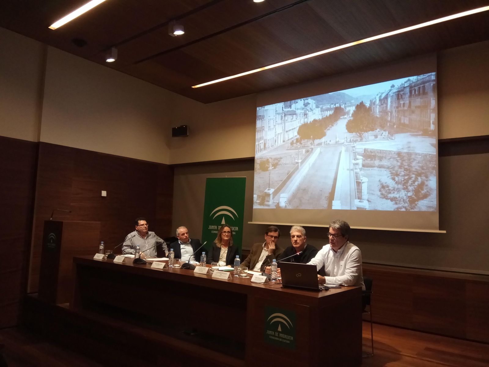 Imagen de la mesa redonda celebrada ayer.