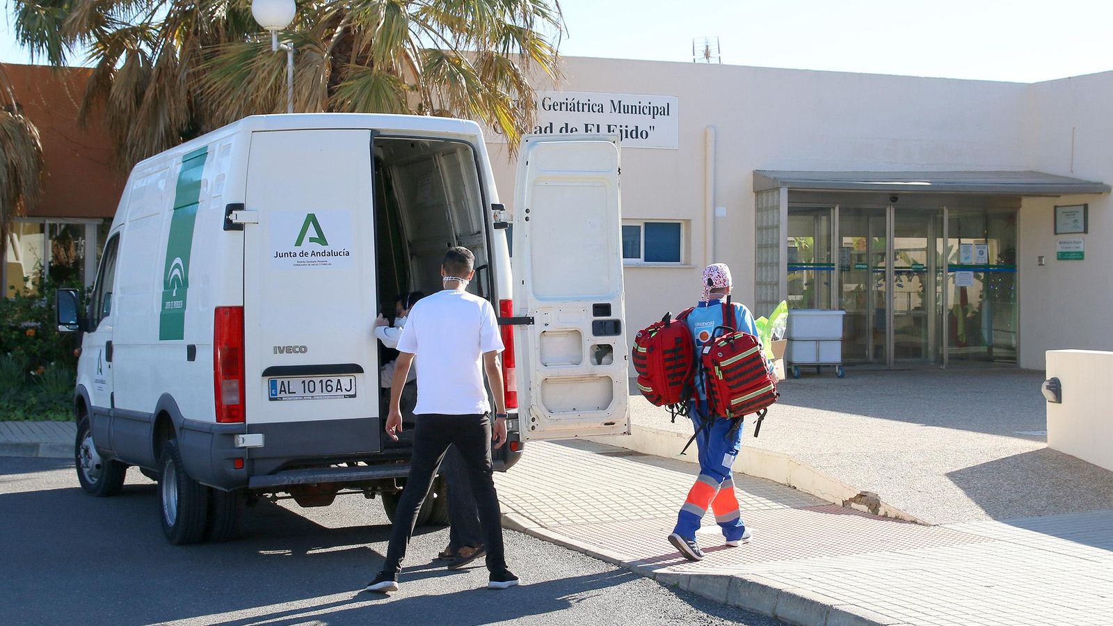 Llegada del equipo que administró la vacuna en El Ejido.