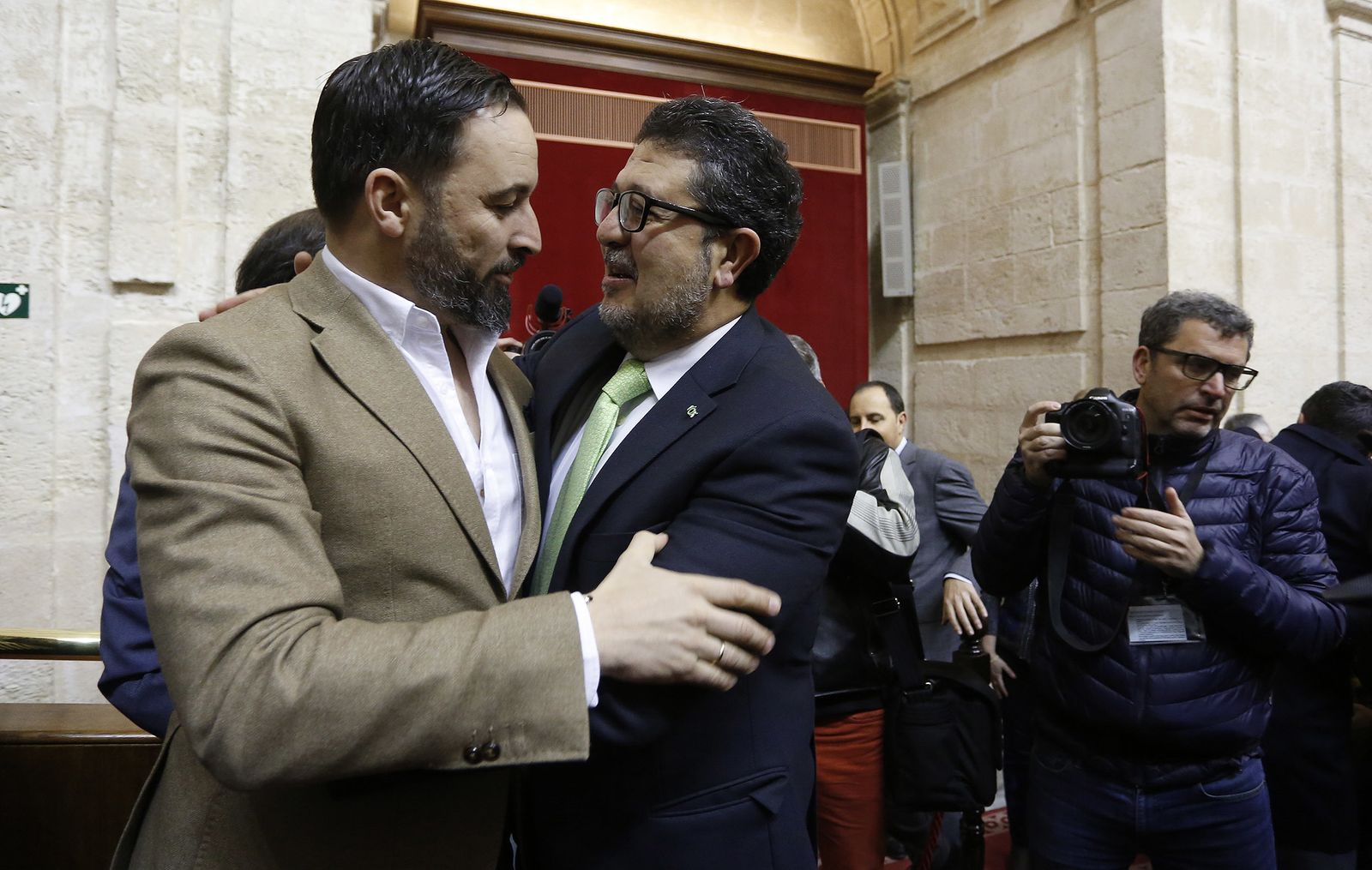Francisco Serrano y Santiago Abascal, en el debate de investidura.
