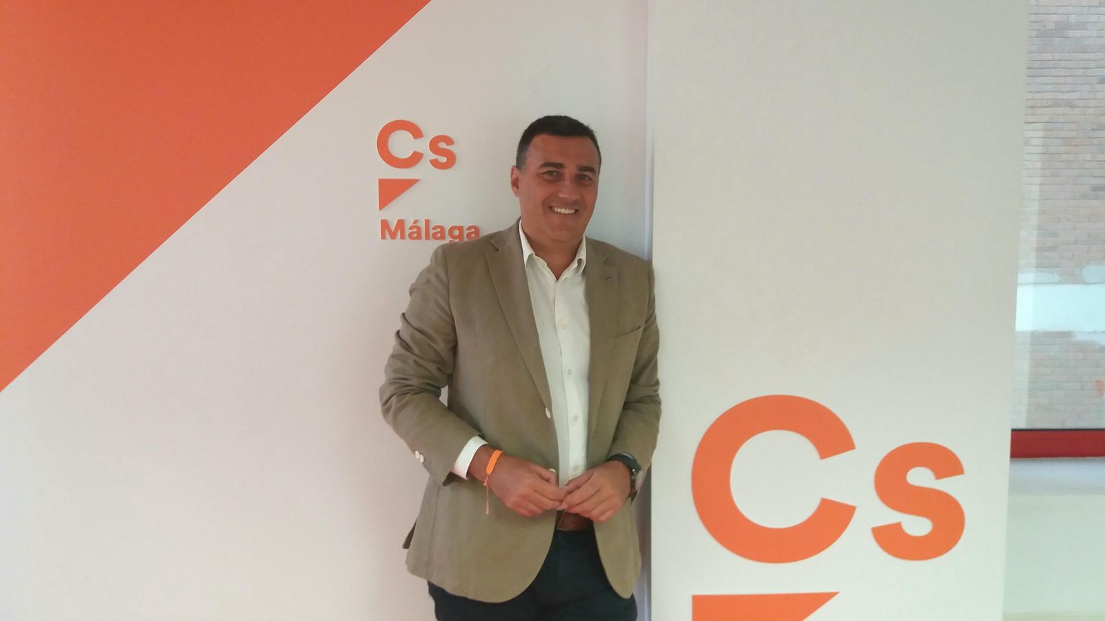 Carlos Hernández White.