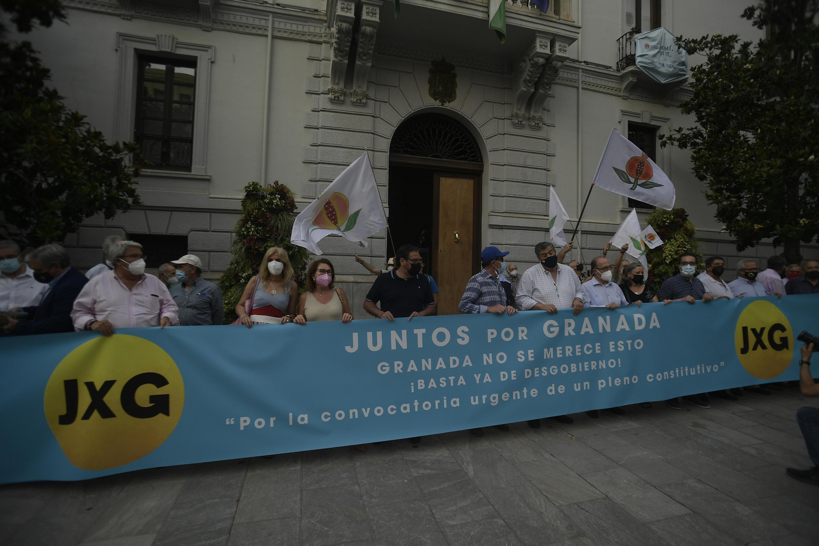 La concentración para pedir un nuevo gobierno municipal en Granada, en imágenes