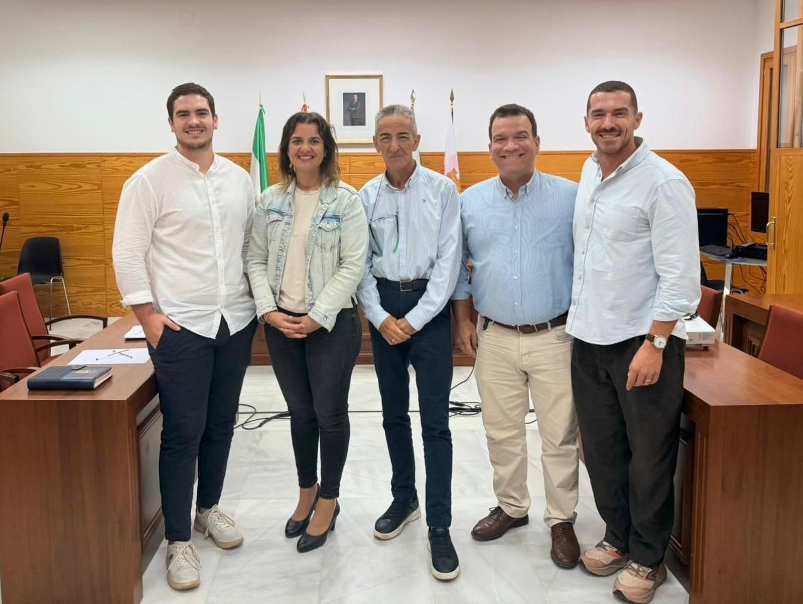 La alcaldesa de Benahadux junto a varios responsables municipales.