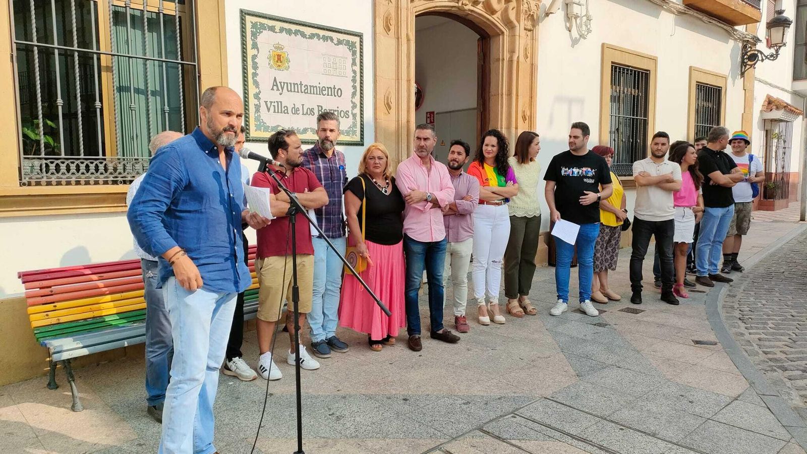 Miguel Alconchel durante la celebración del Día Internacional del Orgullo LGBI en Los Barrios.
