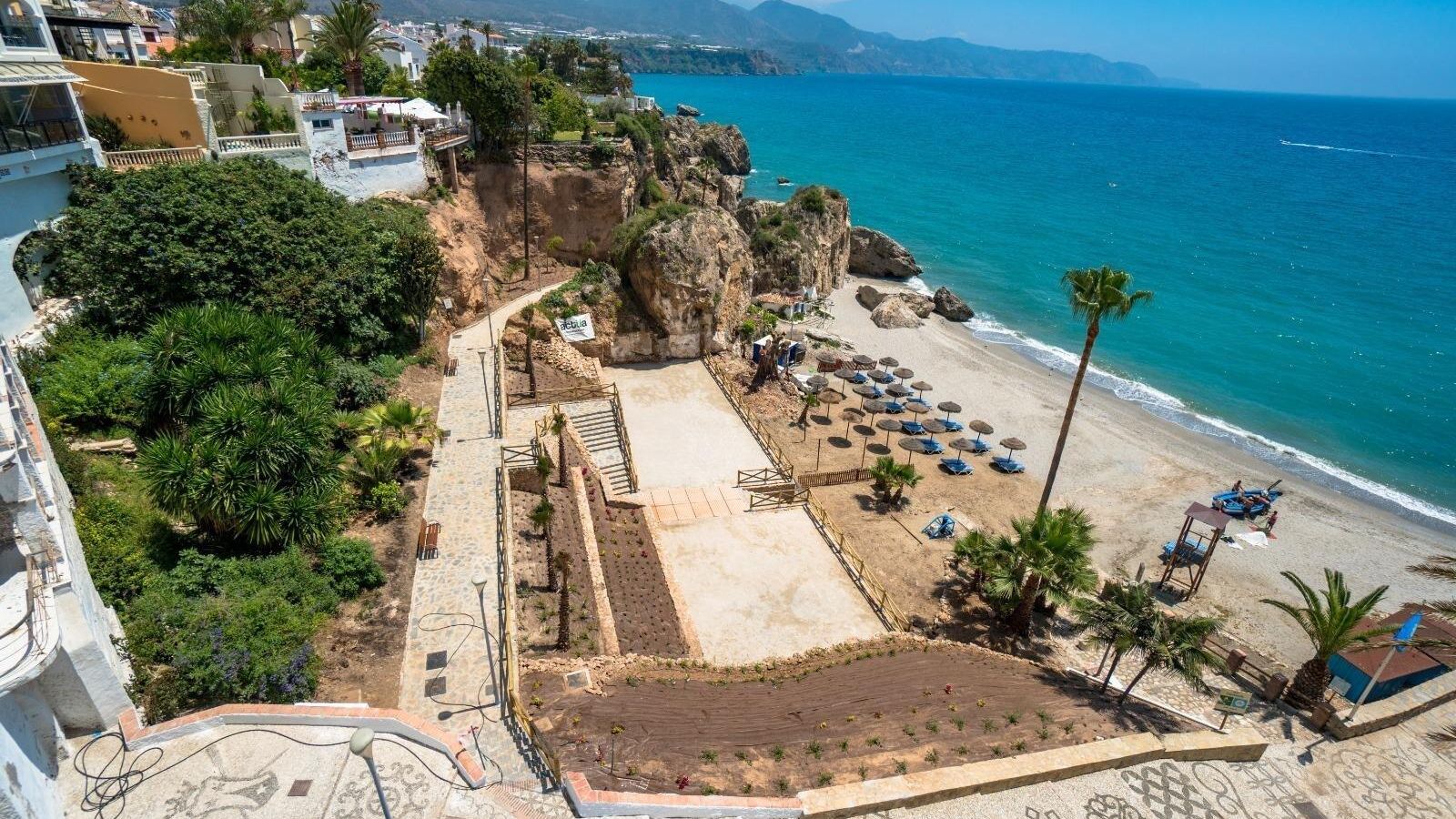 Playa de Calahonda, en Nerja. Playa de Calahonda, en Nerja.
