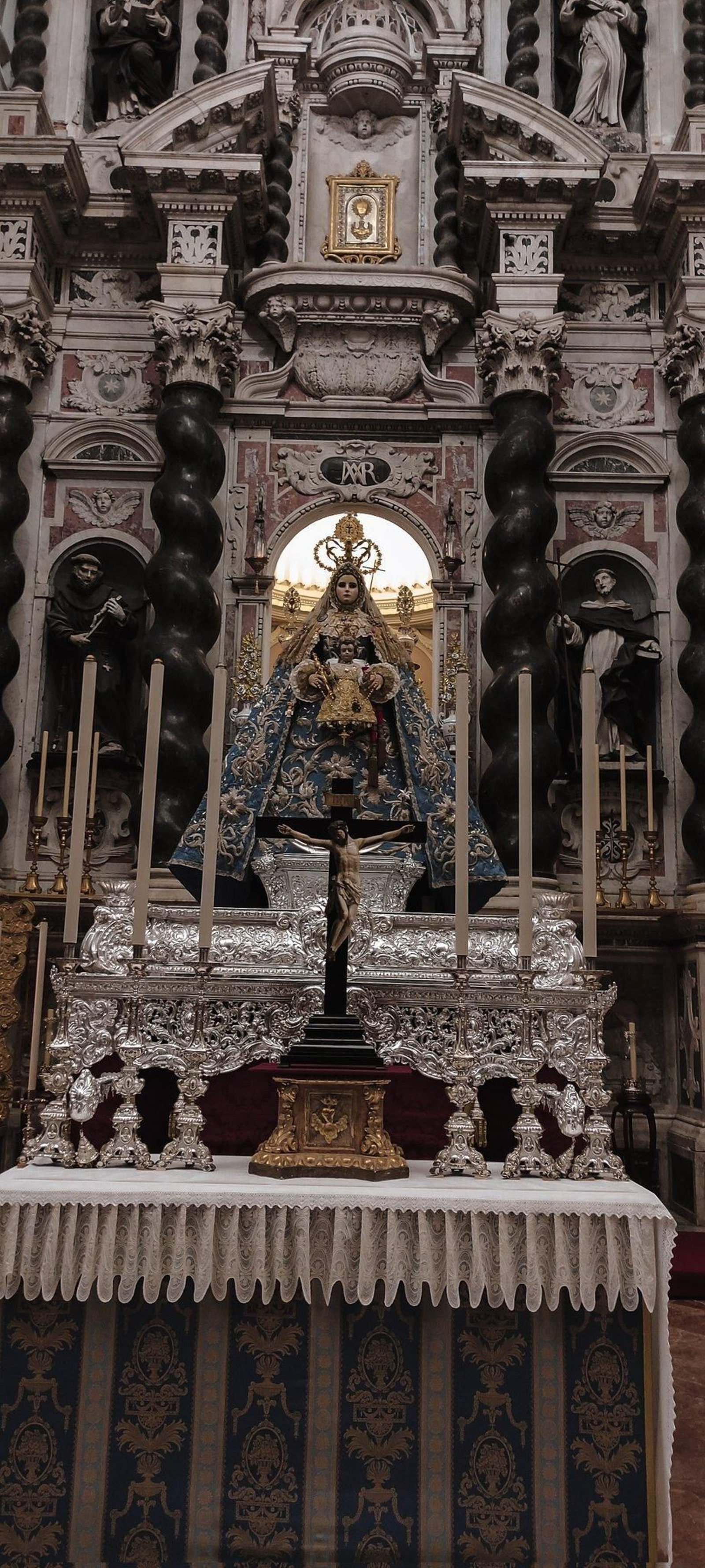 La Virgen del Rosario, ya en su paso para la salida del 8 de diciembre.