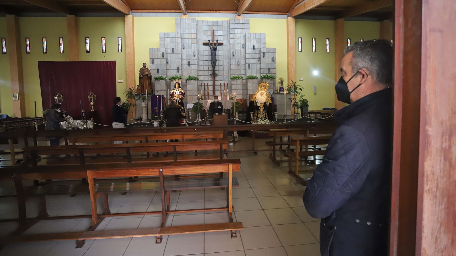 Solemne veneración de fieles al Medinaceli de La Línea