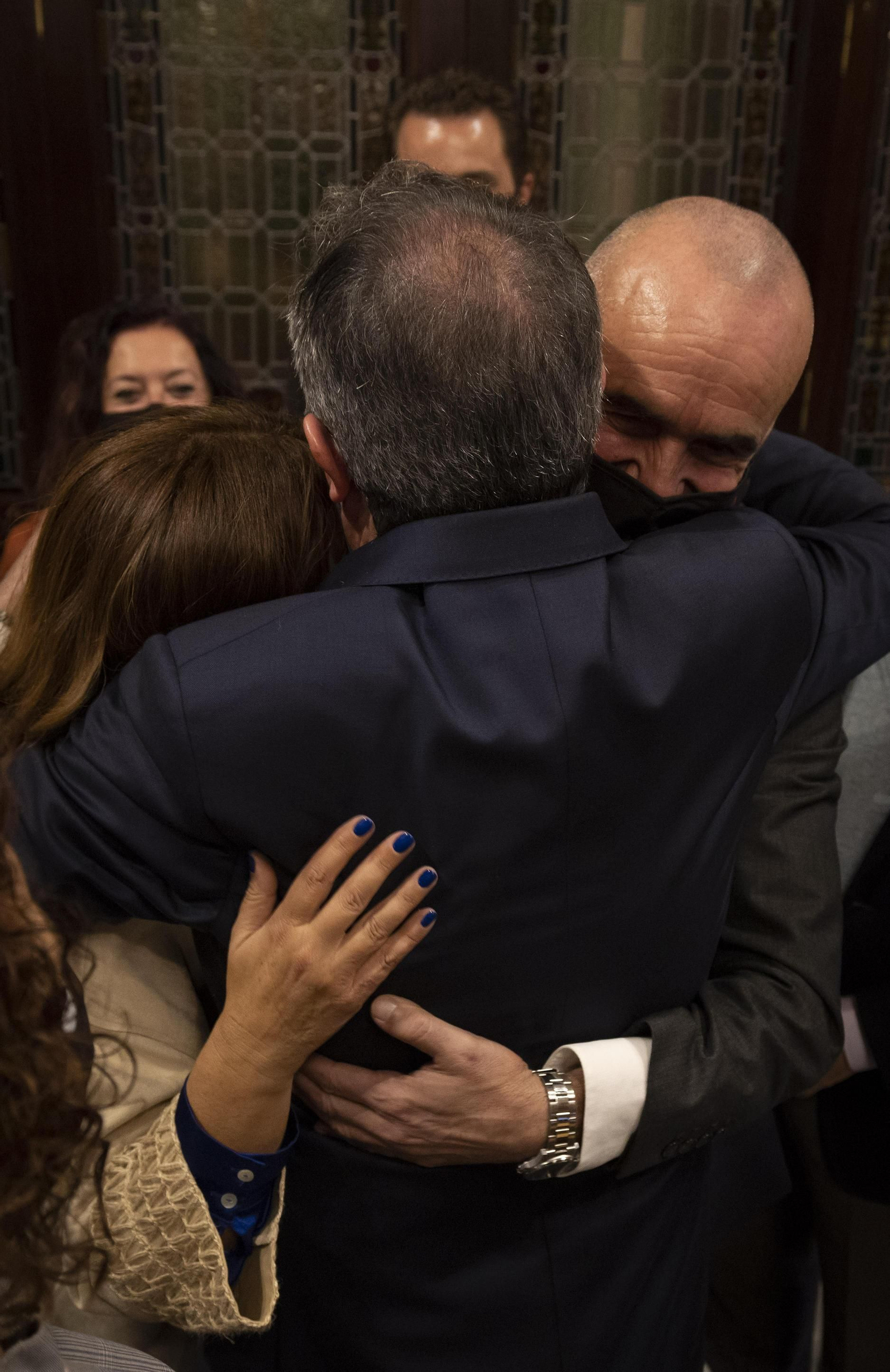 Espadas anuncia su renuncia