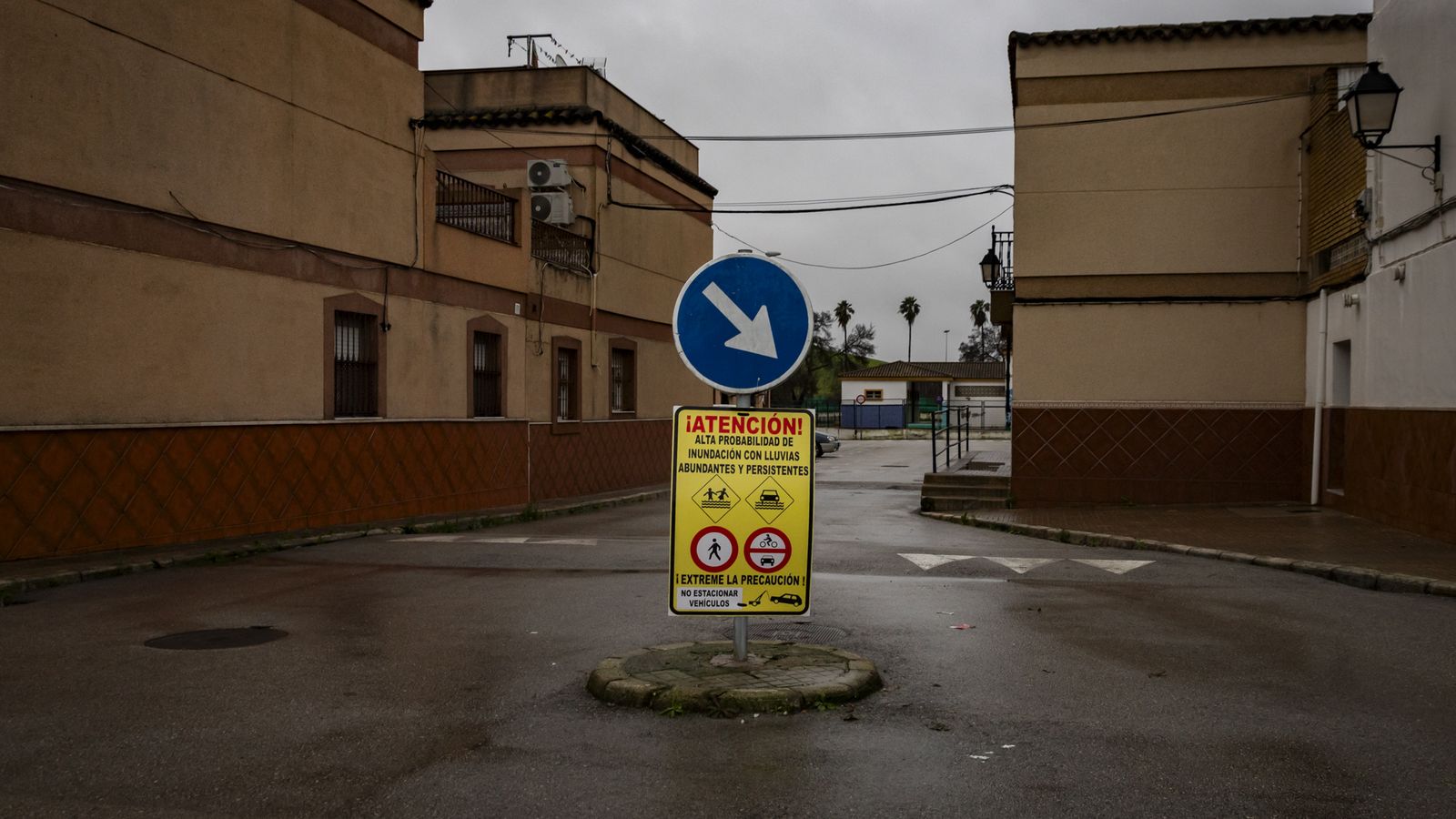 Carteles informativos de zonas inundables en la zona sur.