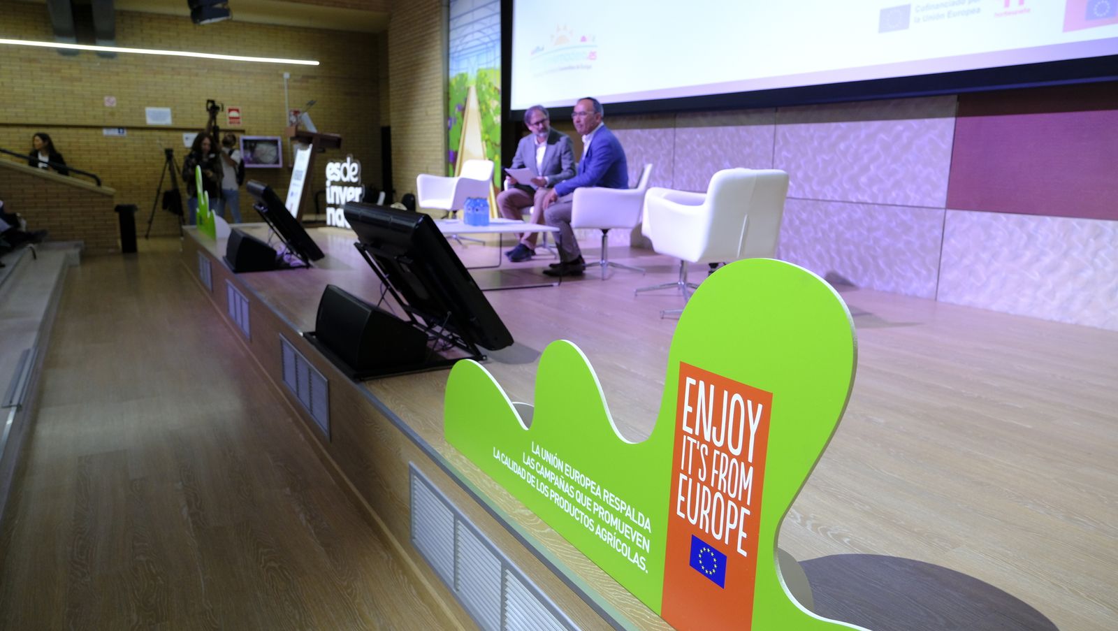 Imágenes de las jornadas sobre invernaderos de Hortispaña en la Universidad de Almería