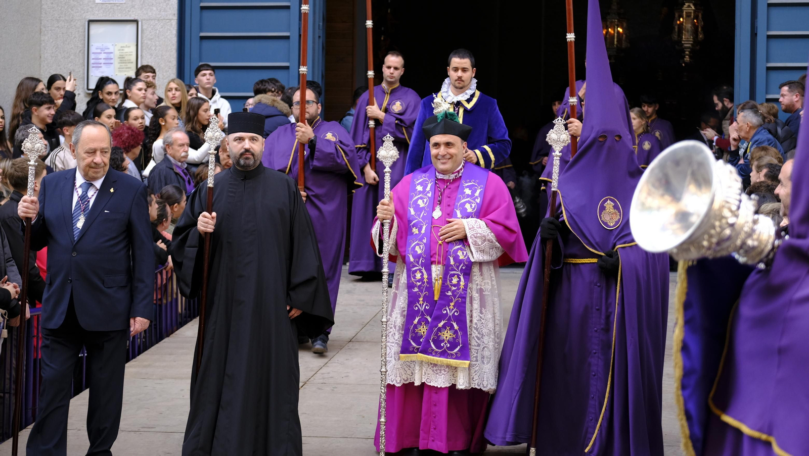 Pasión vuelve a su Iglesia de Santa Teresa azotada por la lluvia