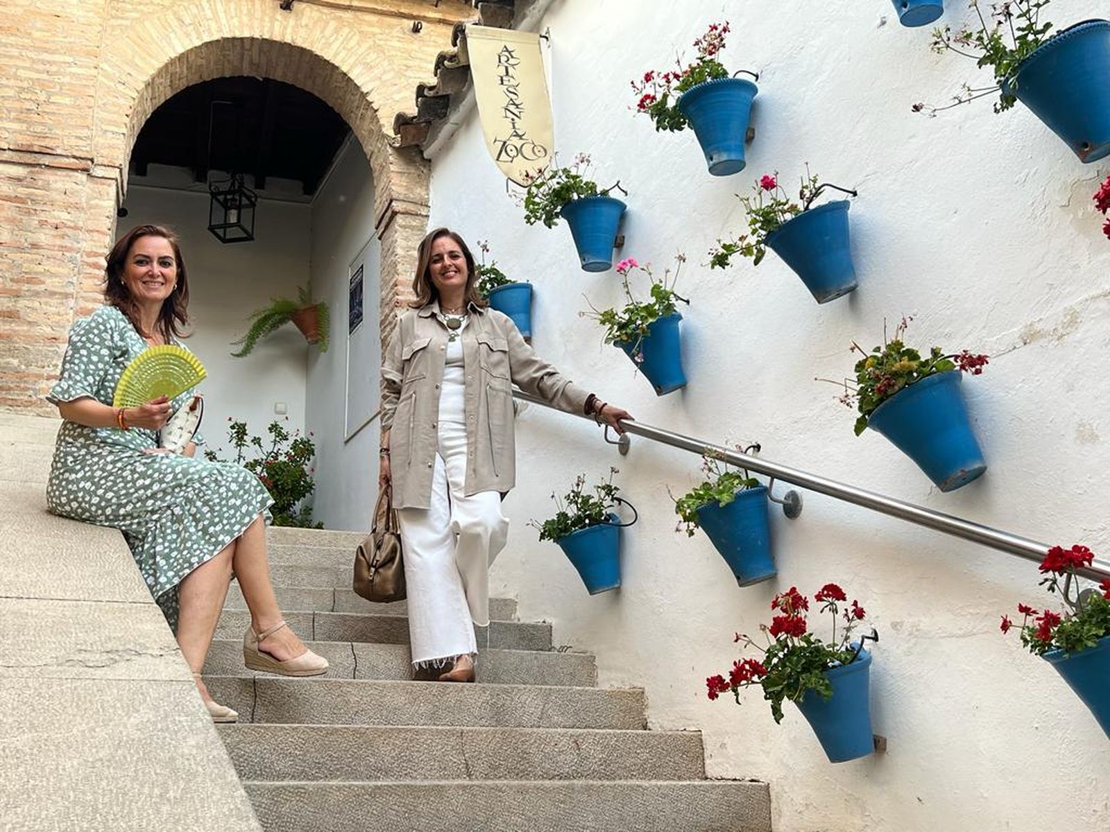 Yolanda Almagro y Leonor Linares.