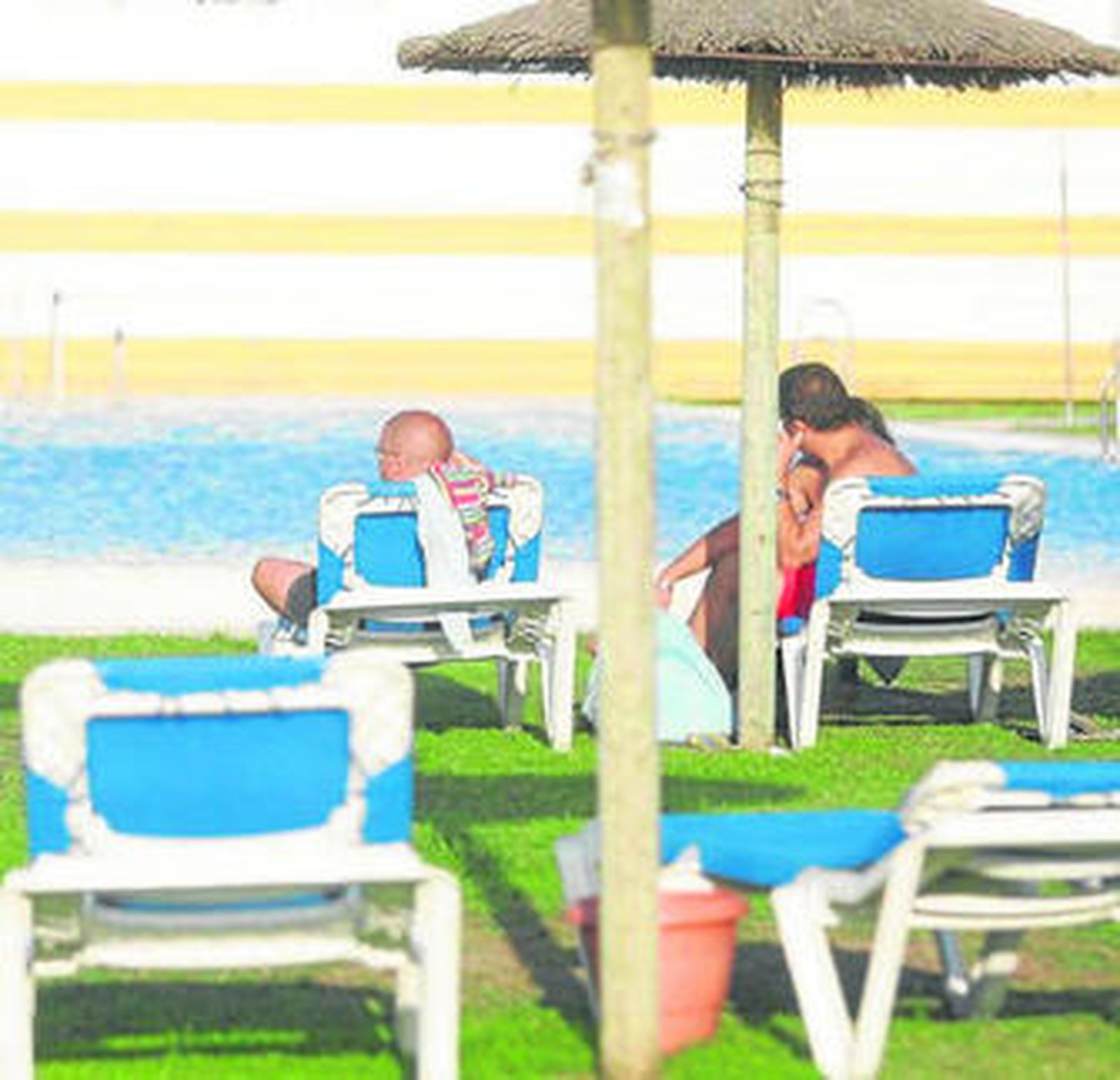 Imagen tomada en la tarde de ayer en la piscina de verano.