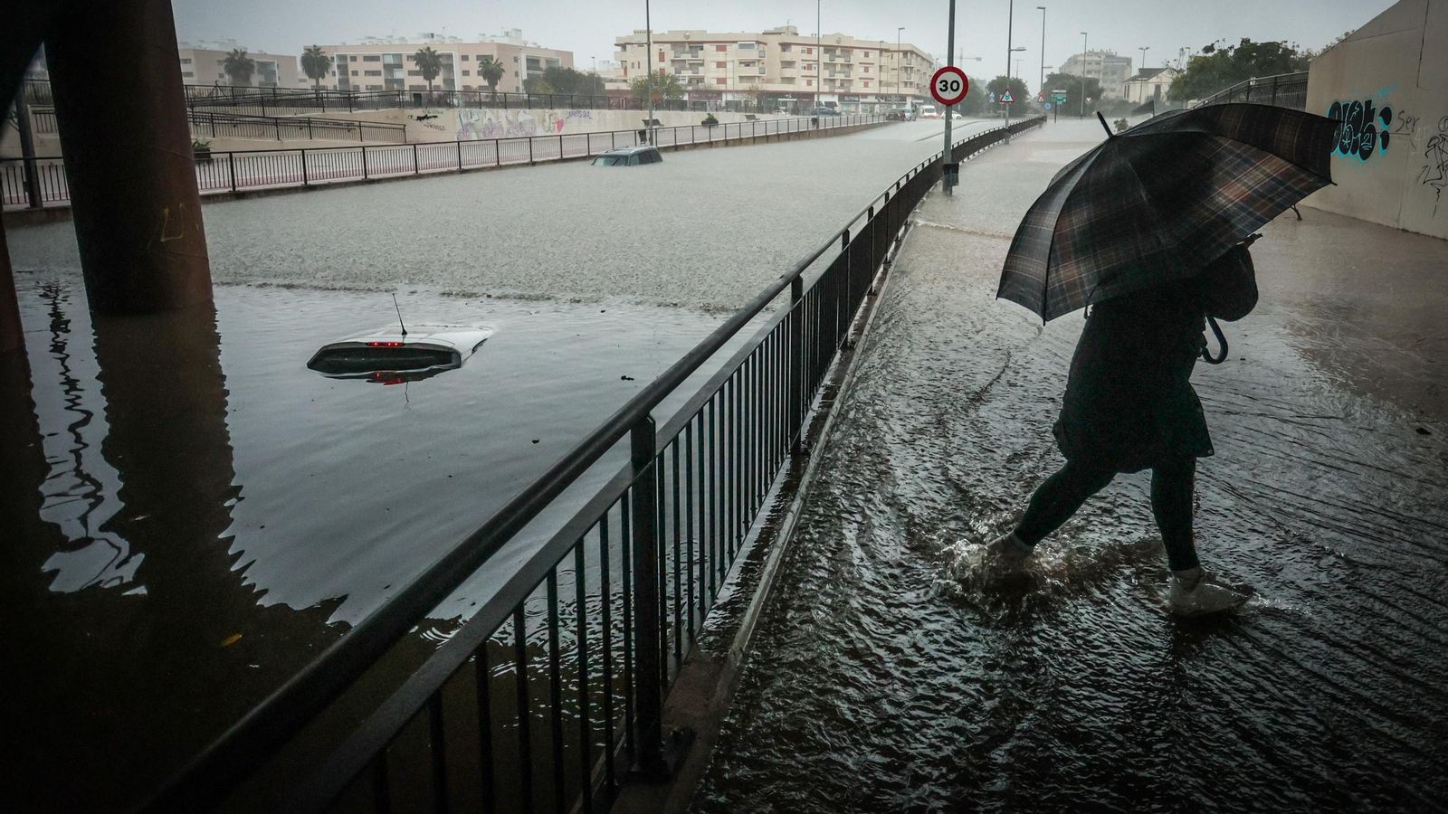 Imágenes del paso de la Dana, inundaciones, destrozos y caos por todo Jerez