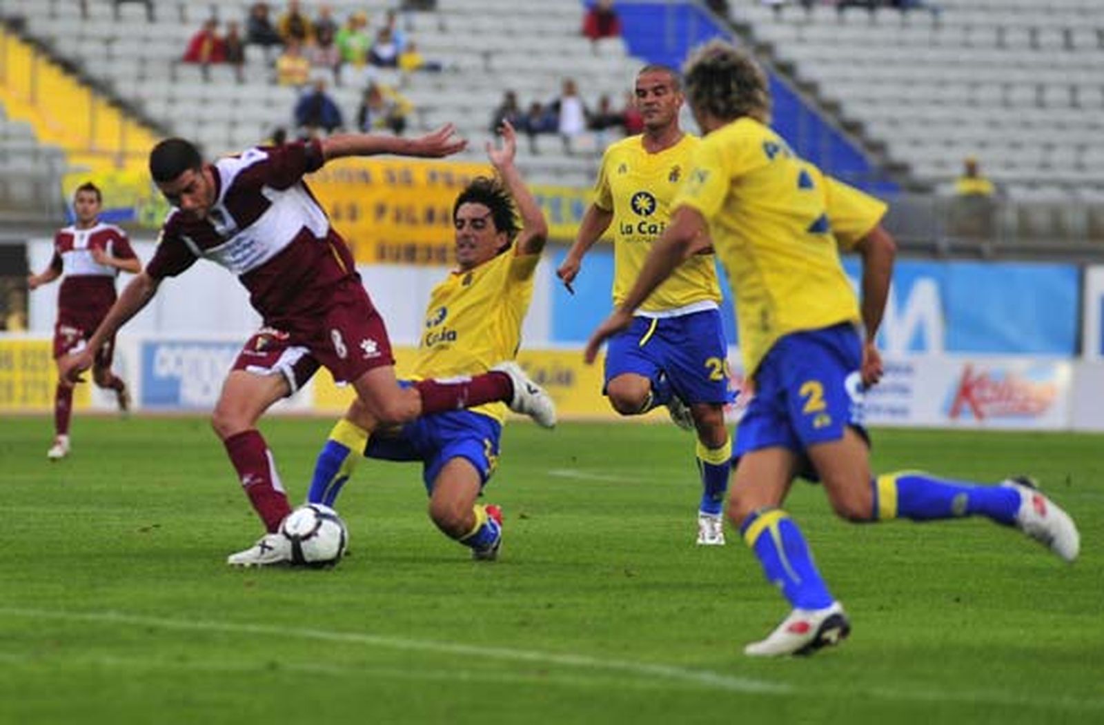 La UD Las Palmas y el Cádiz firmaron tablas en un discreto partido (1-1) que deja a los de Víctor Espárrago en puestos de descenso

Foto: LOF