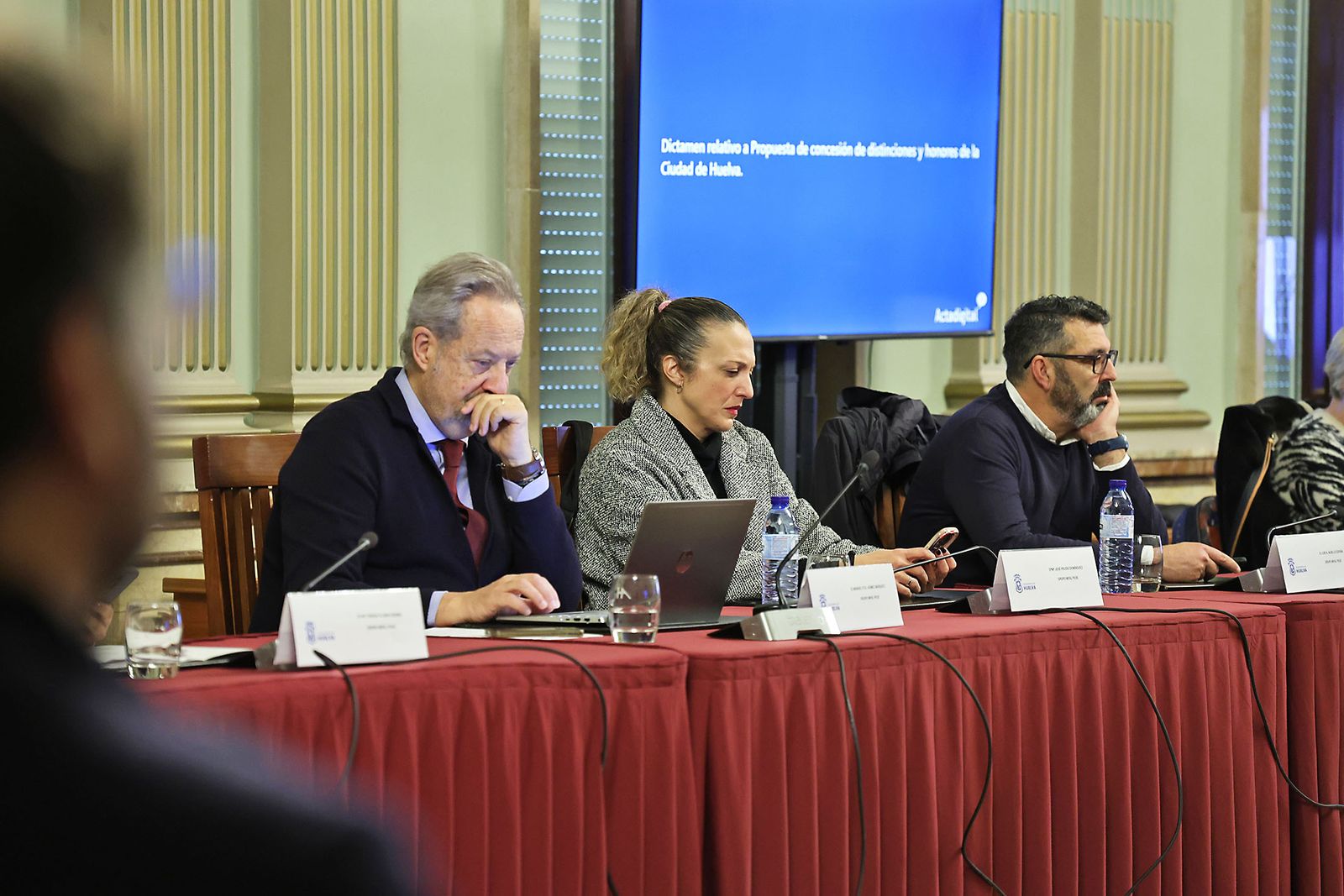 Las fotografías del pleno extraordinario en el Ayuntamiento de Huelva por la concesión de distinciones y honores de la Ciudad de Huelva