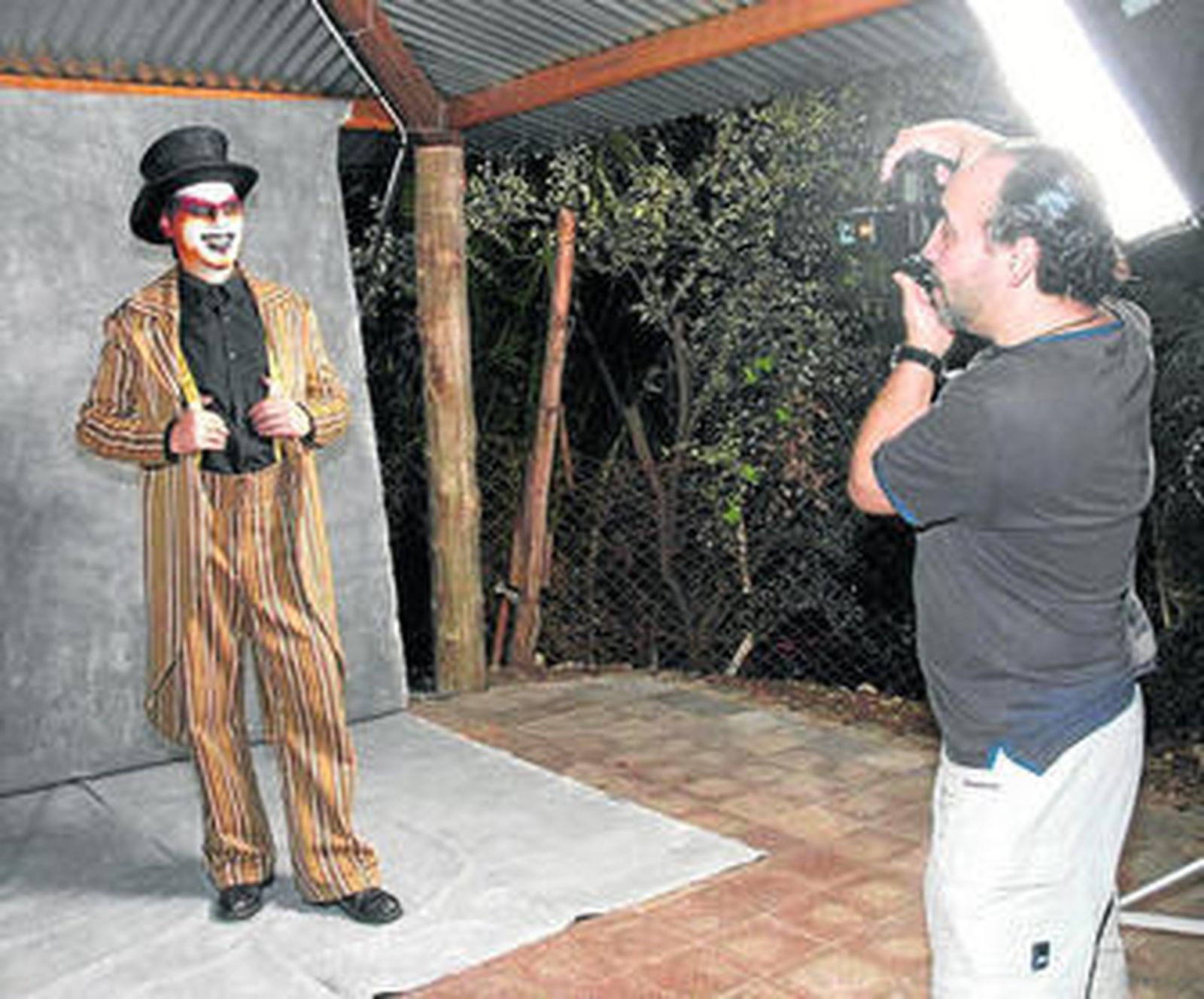 Kiki fotografiando a Tabaré Cardozo, de 'Agarrate Catalina'.