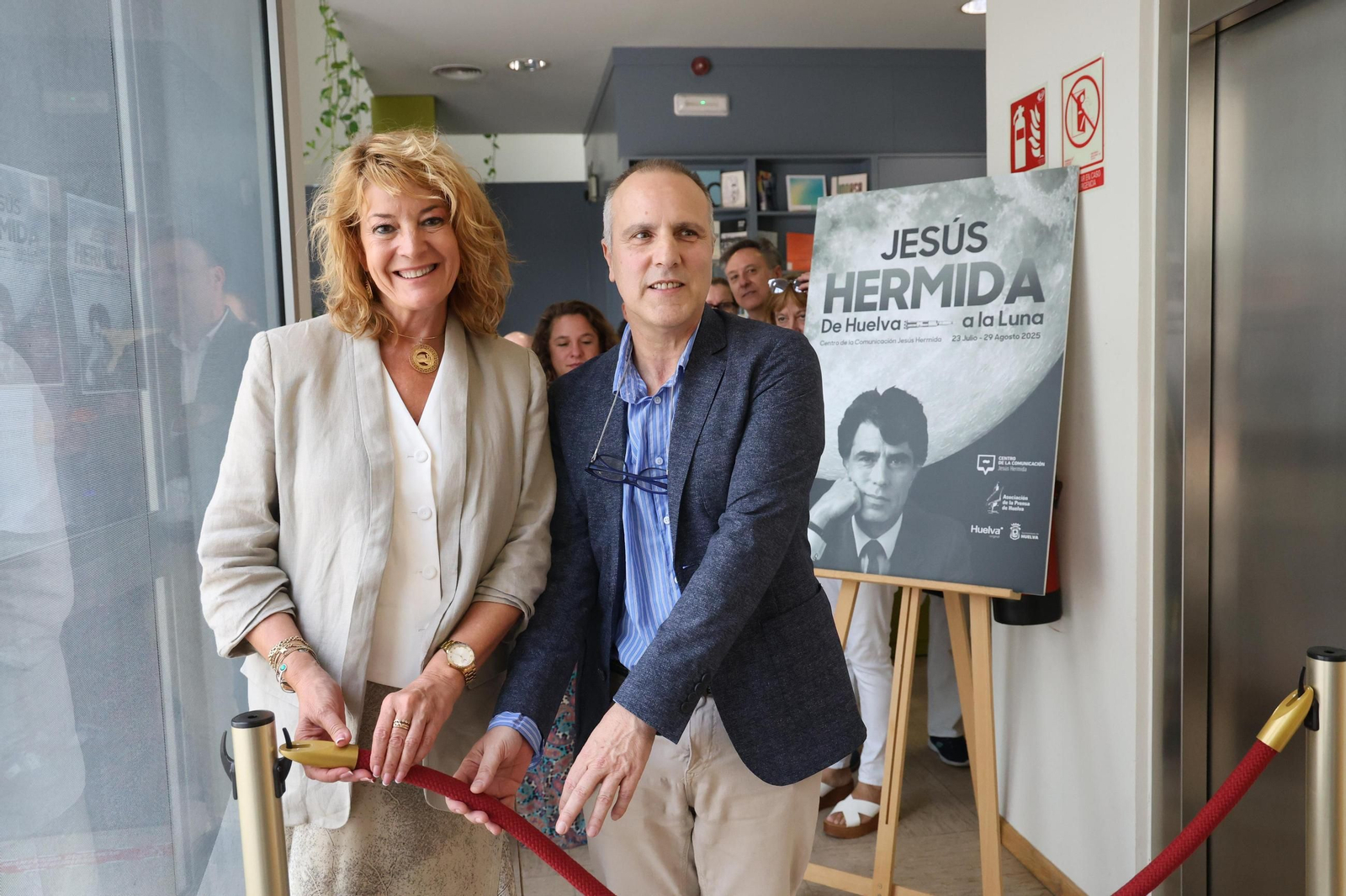 Acto de inauguración de la exposición celebrado esta mañana.