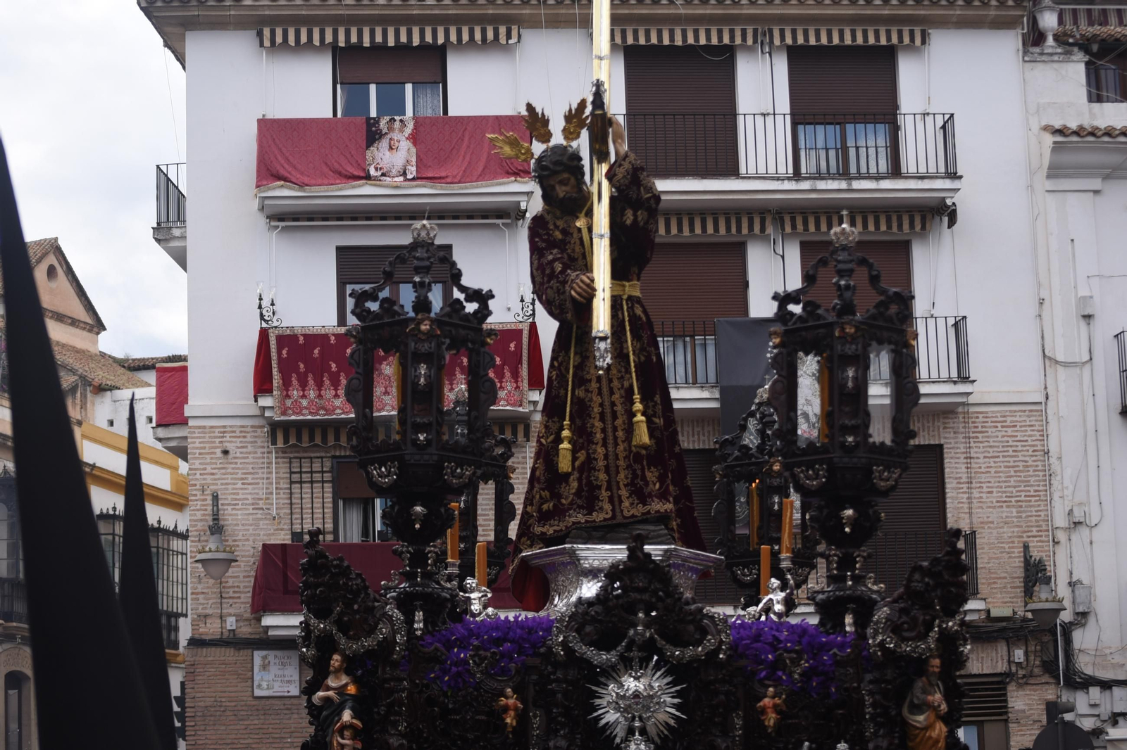 La procesión del Nazareno en este Jueves Santo de Córdoba, en imágenes