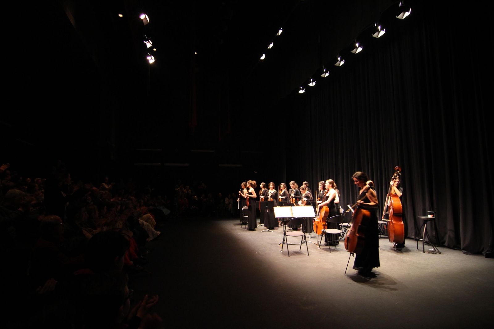 Un momento de una actuación de la orquesta Almaclara.
