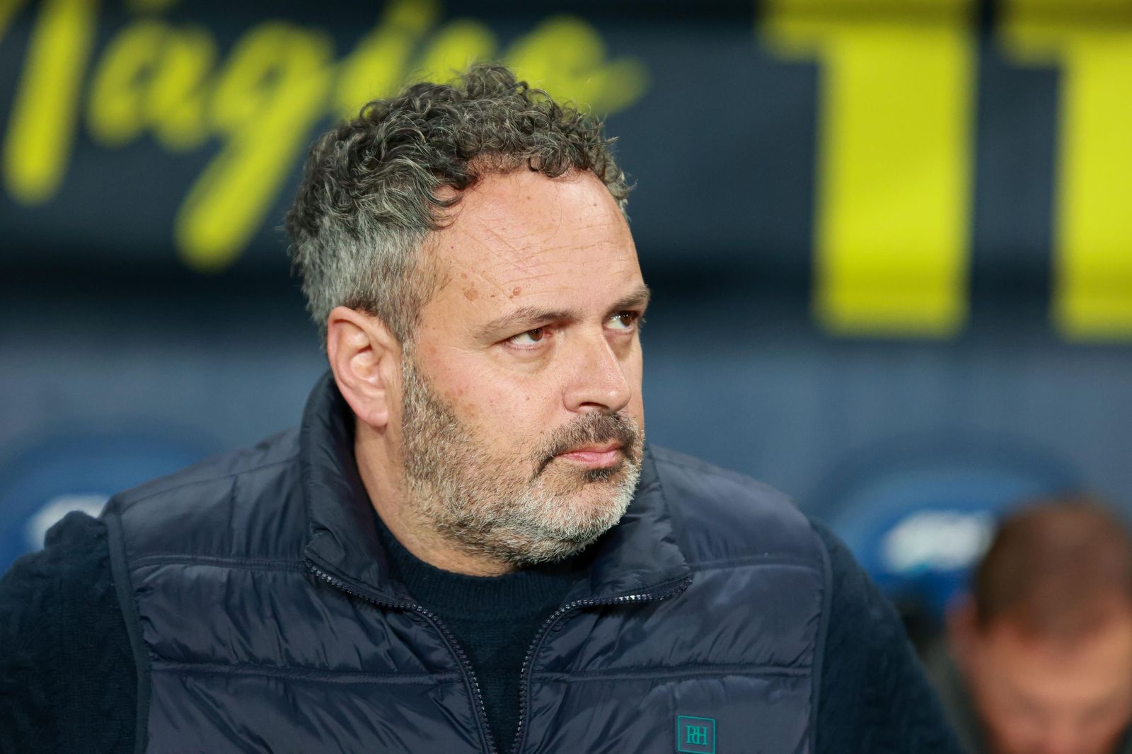 David Navarro, en el banquillo visitante del estadio.