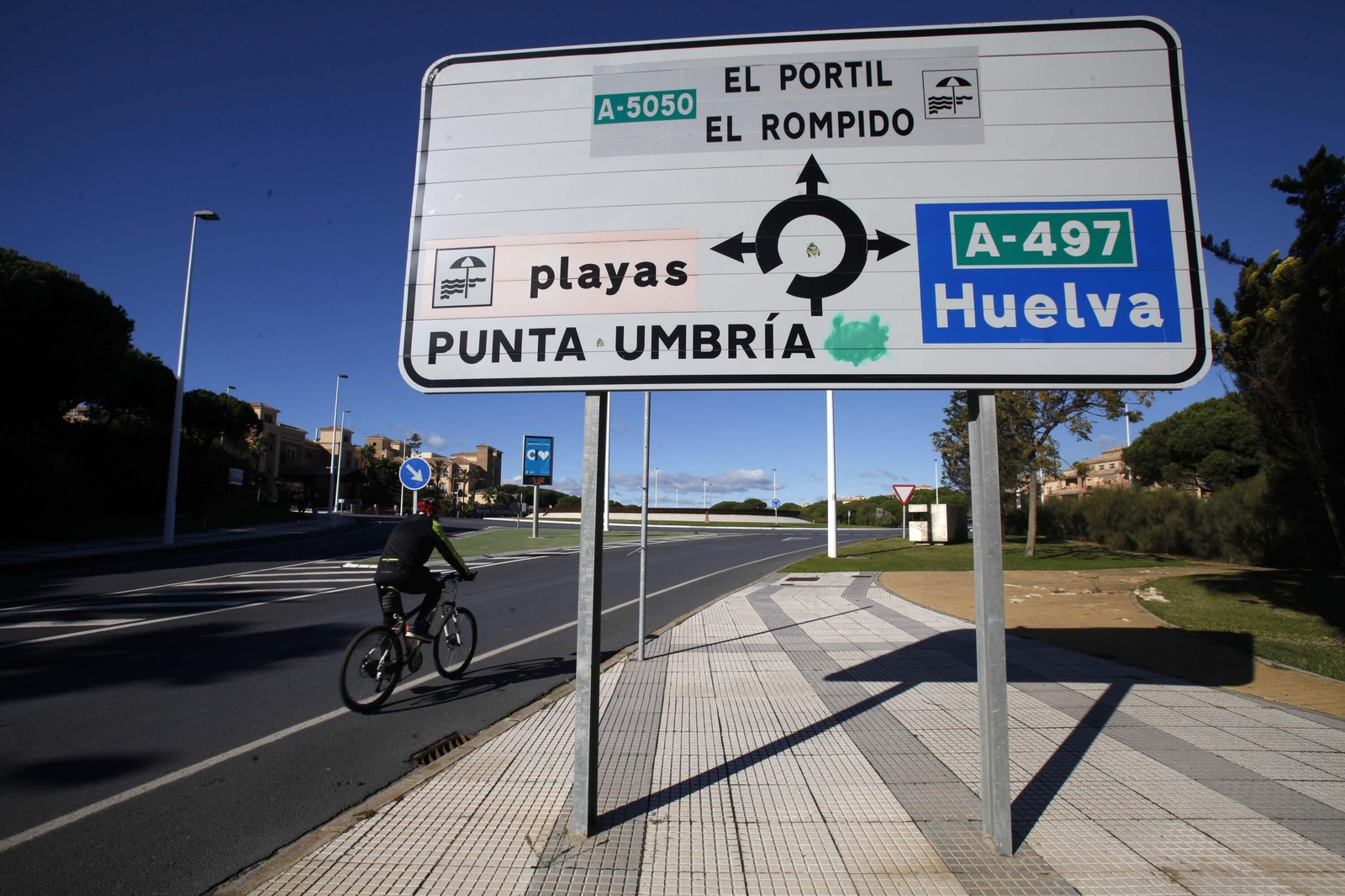 Controles de la Guardia Civil en los accesos a la costa de Huelva