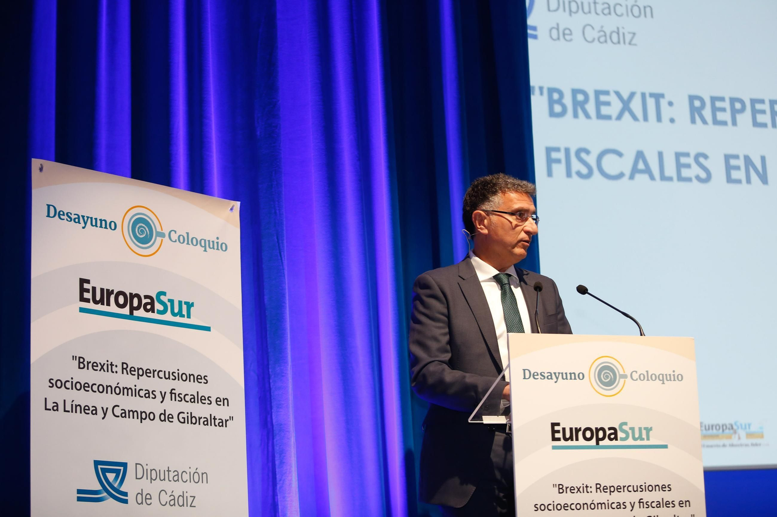 Las fotos del desyuno-coloquio "Brexit: repercusiones socioeconómicas y fiscales en La Línea y el Campo de Gibraltar"