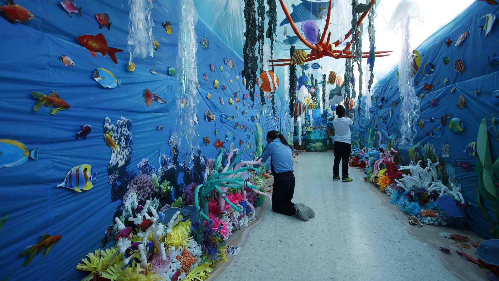 Los alumnos ultiman algunos detalles.