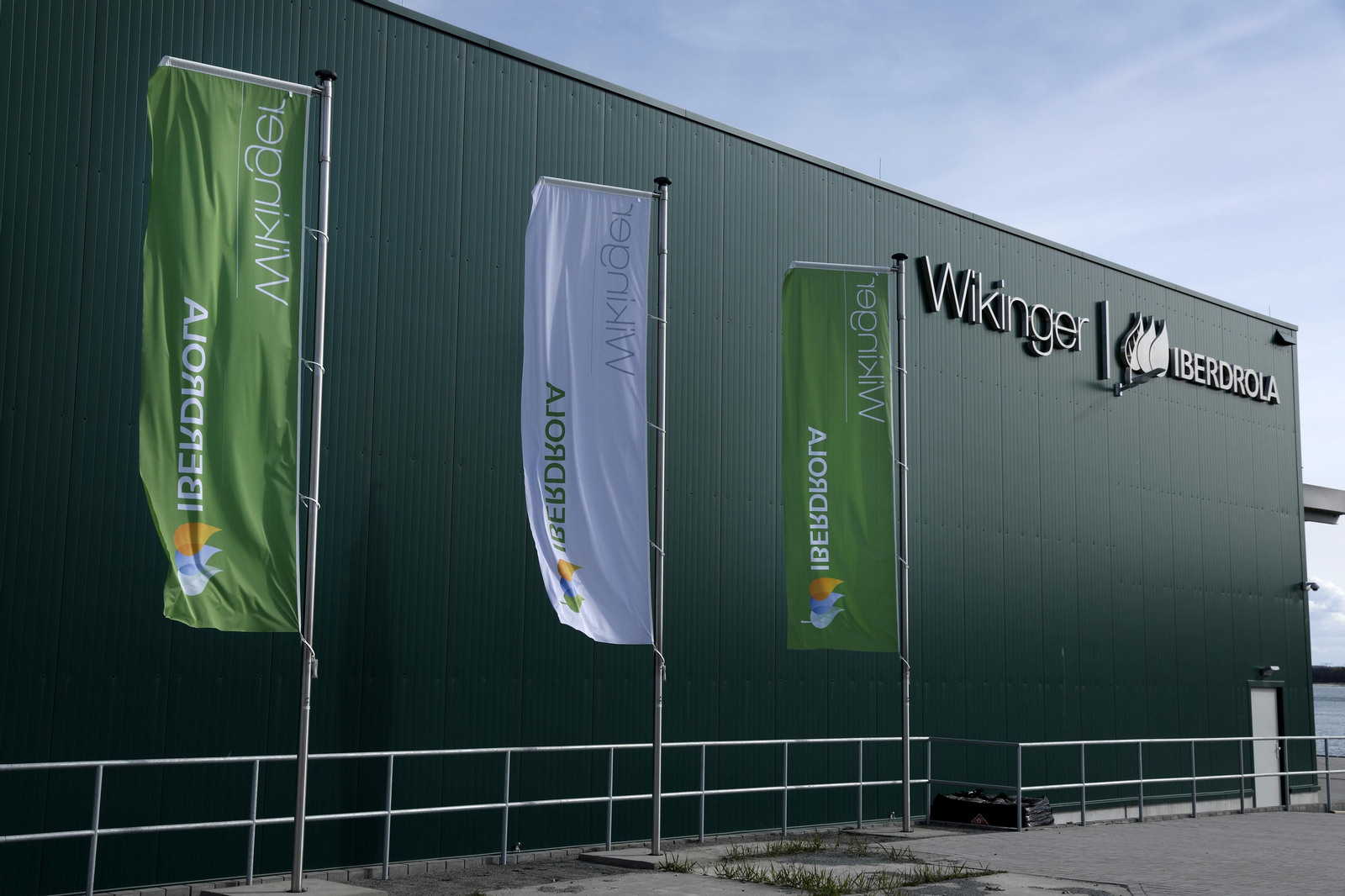 Puerto Real, presente en la estación eólico marina Wikinger