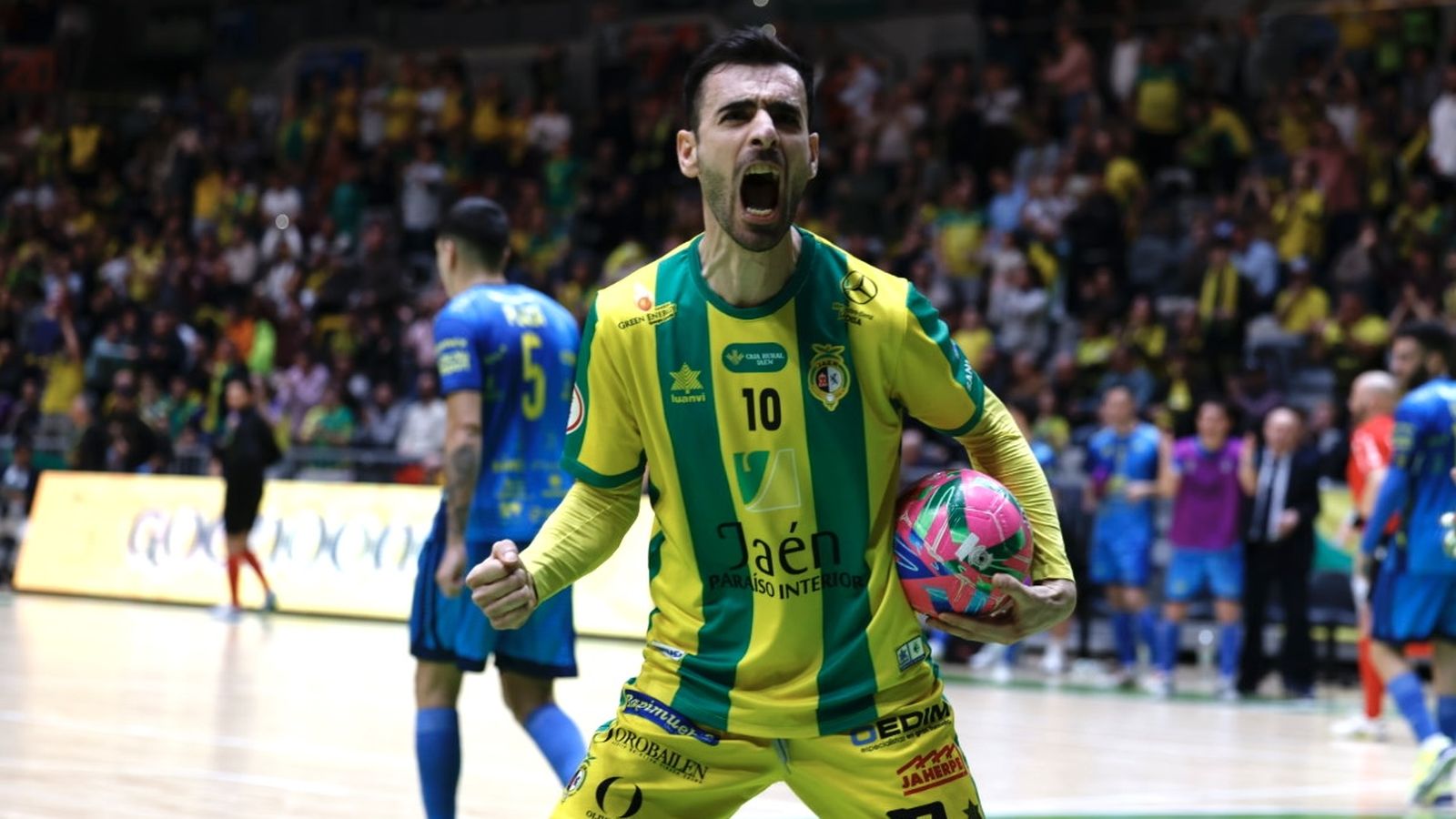 Eloy Rojas celebra su tanto.