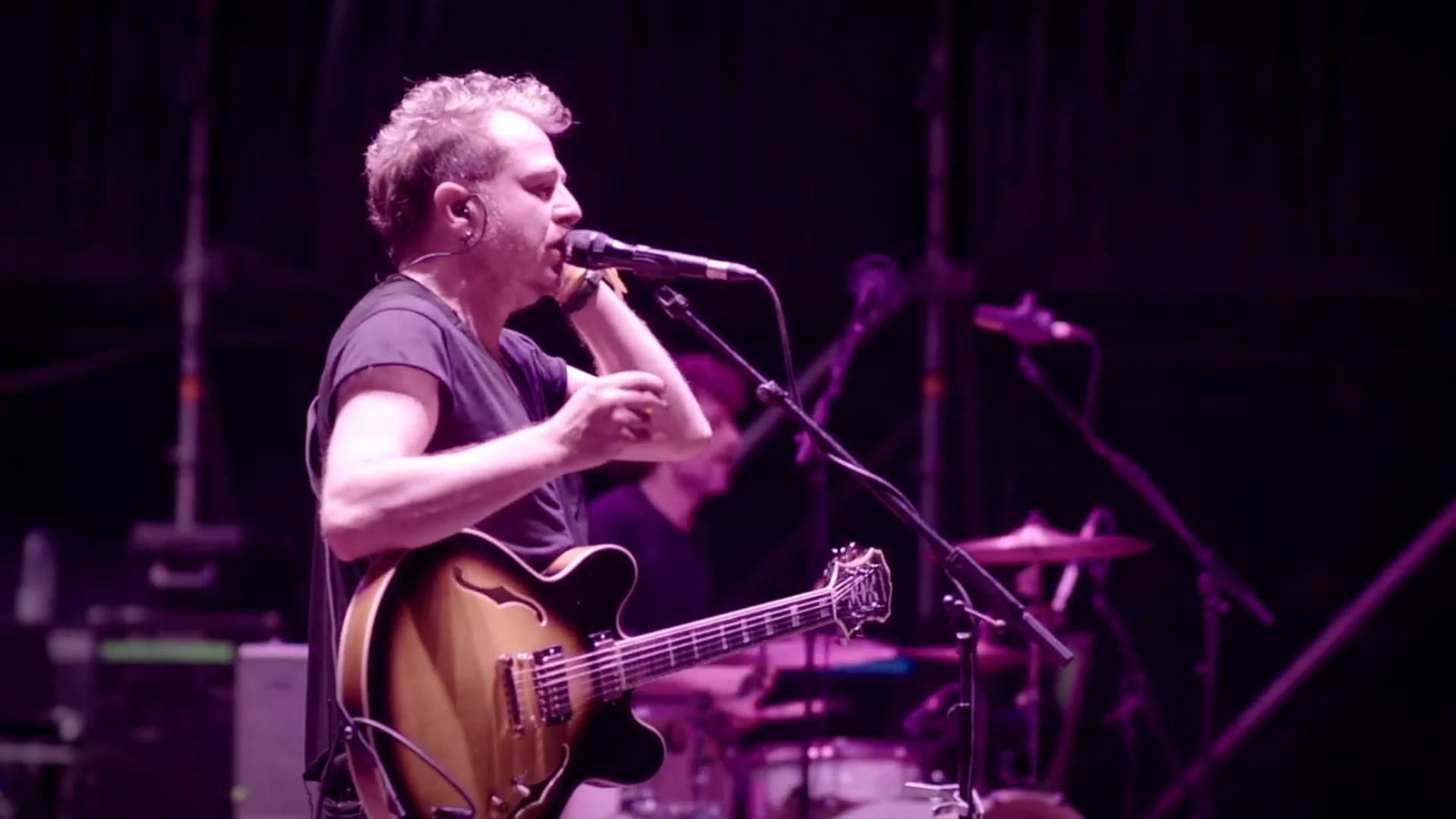 ALIS lleva más de veinte años subido al escenario con su propuesta pop-rock.