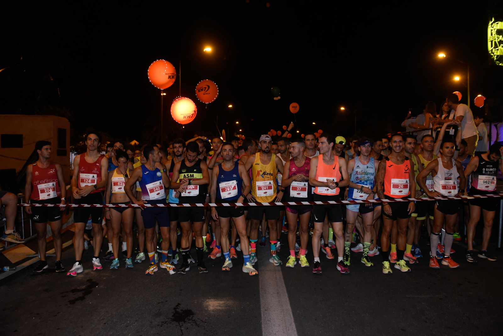 La salida de la XXXV Carrera Nocturna del Guadalquivir, en imágenes