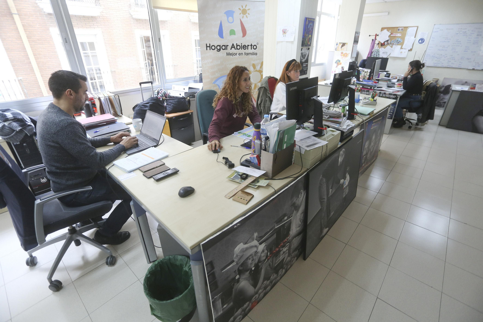 Personal de Hogar Abierto, en las instalaciones de la institución de calle Barroso, de Málaga capital. Personal de Hogar Abierto, en las instalaciones de la institución de calle Barroso, de Málaga capital.