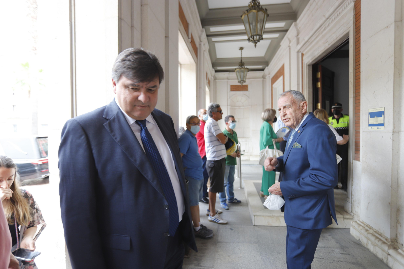 Imágenes de la capilla ardiente de Miguel Báez Espuny 'Litri' en la mañana del viernes