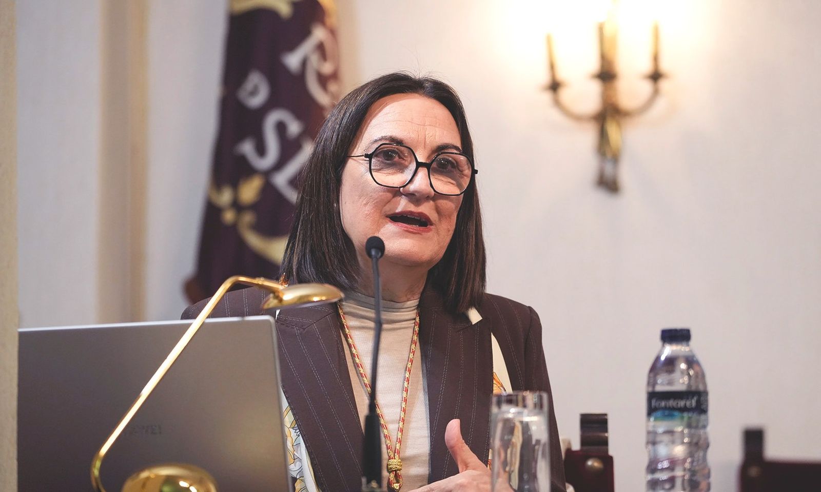 La doctora Maria Elena Martínez, durante su intervención en la Real Academia San Dionisio de Ciencias, Artes y Letras en Jerez