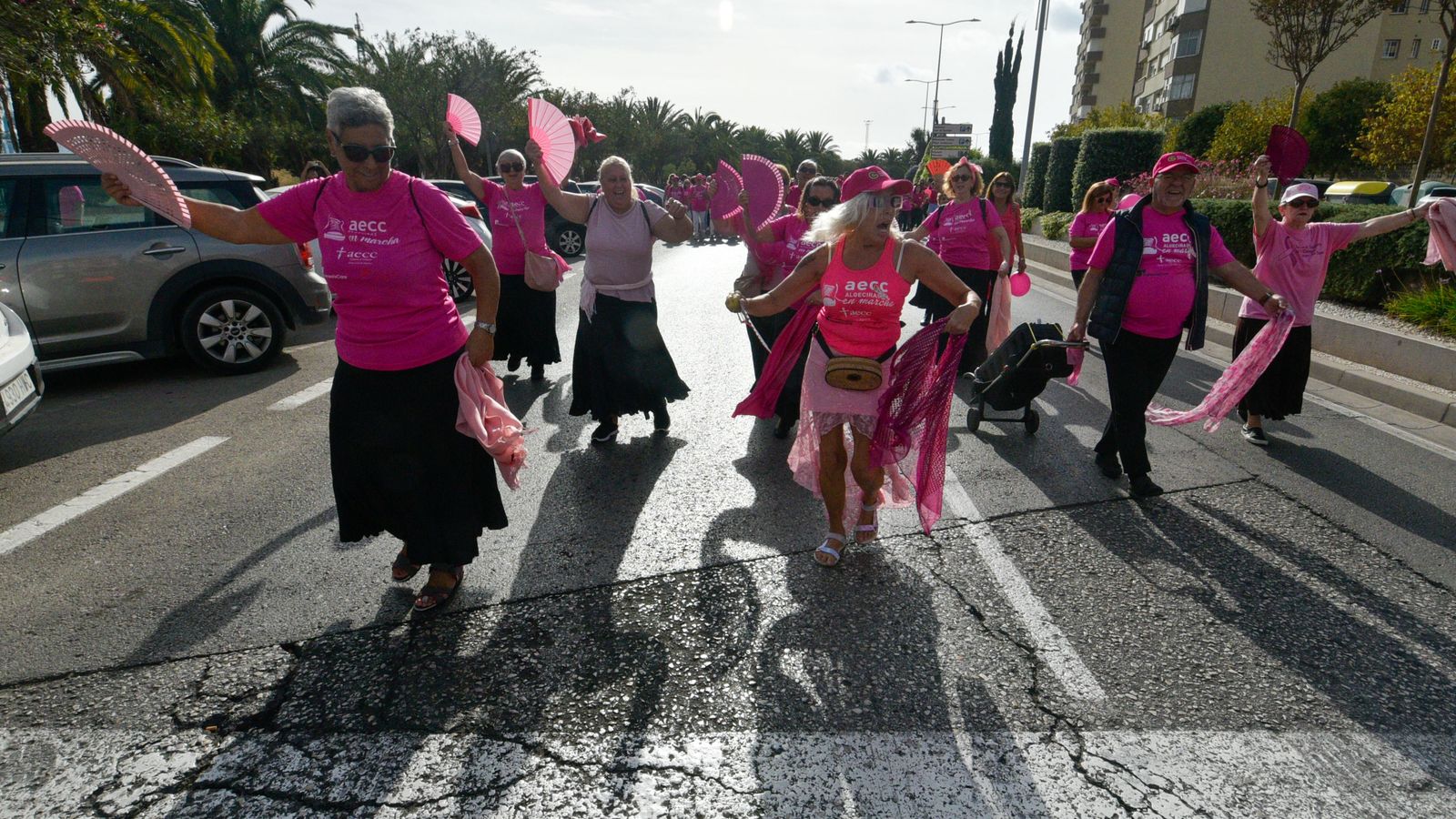 Las fotos de la Marcha contra el cáncer de mama en Algeciras