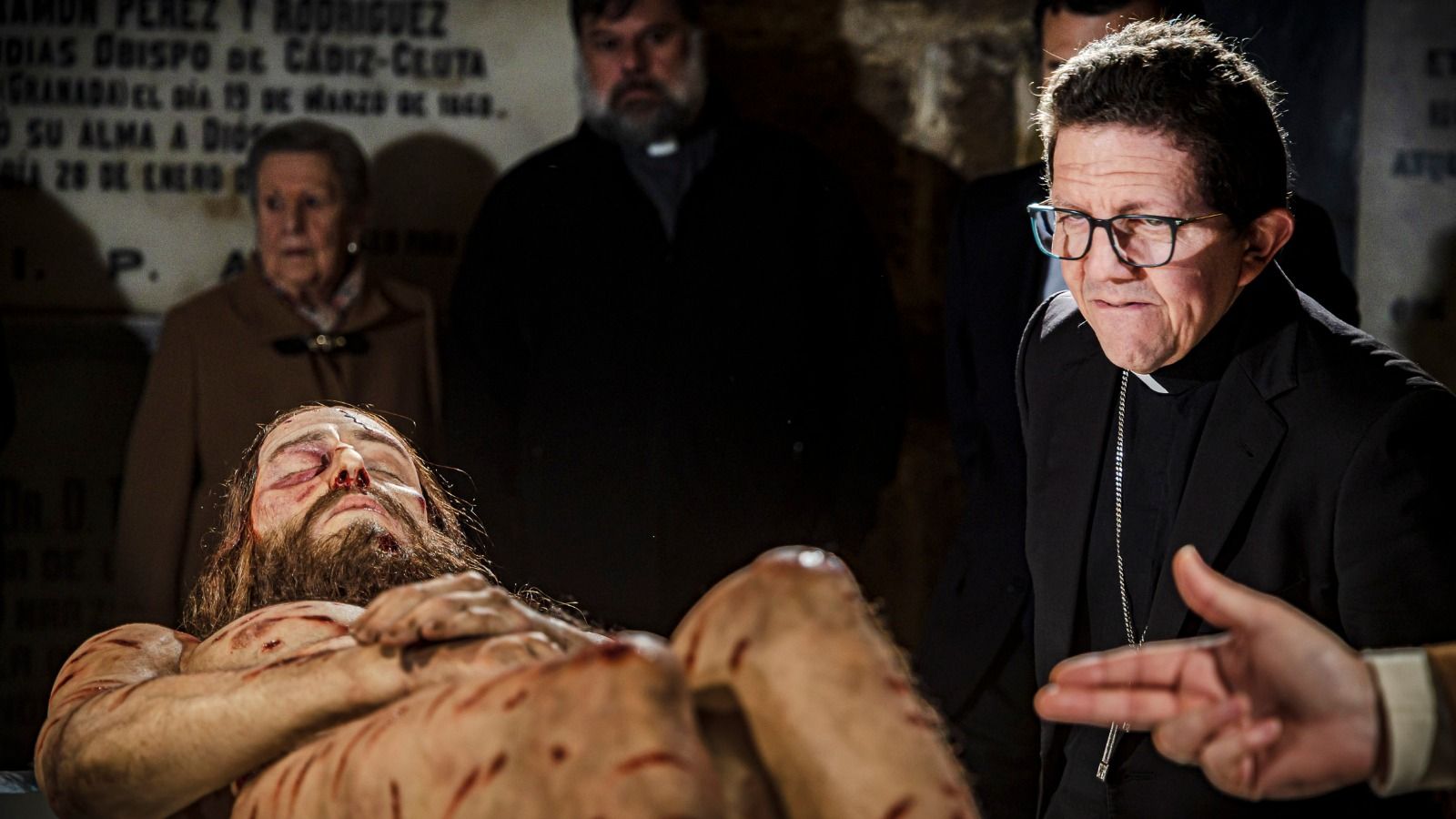 Imágenes de 'The Mistery Man', la impactante exposición en la Catedral de Cádiz con un Cristo hiperrealista