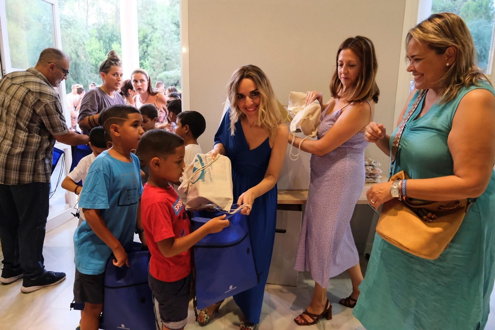 Las fotos de la recepción a los niños saharauis que llegan a Córdoba este verano Las fotos de la recepción a los niños saharauis que llegan a Córdoba este verano