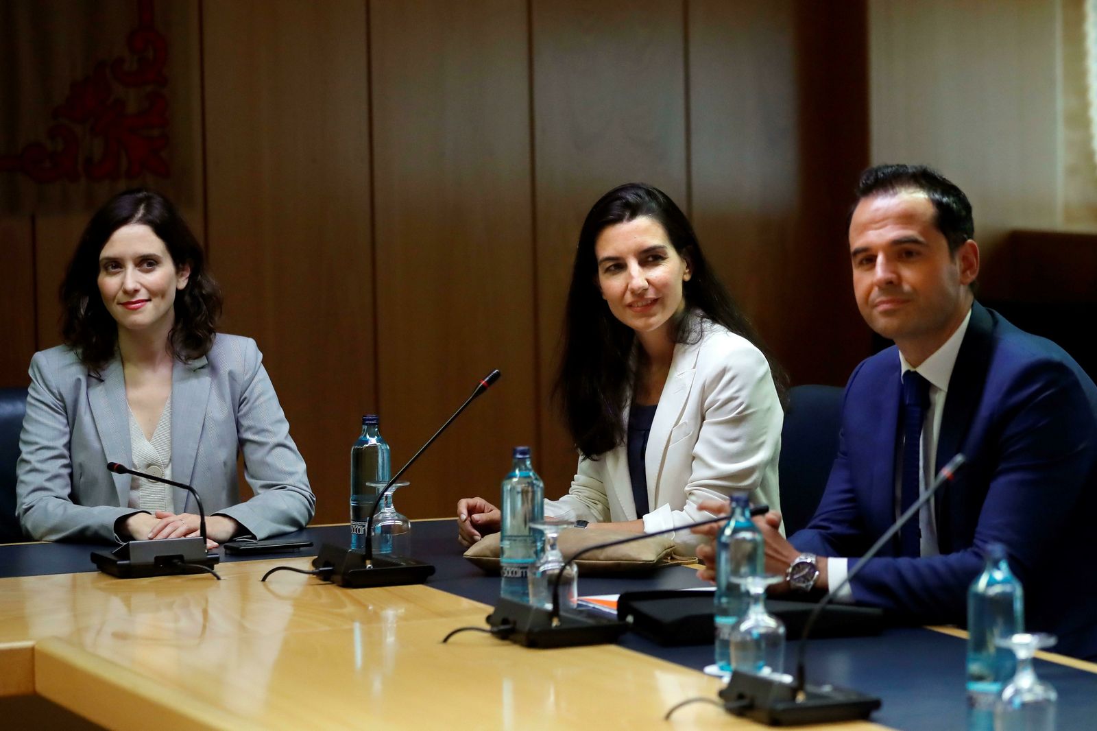 Isabel Díaz Ayuso (PP), Rocío Monasterio (Vox) e Ignacio Aguado (Cs) se reúnen este martes en Madrid.